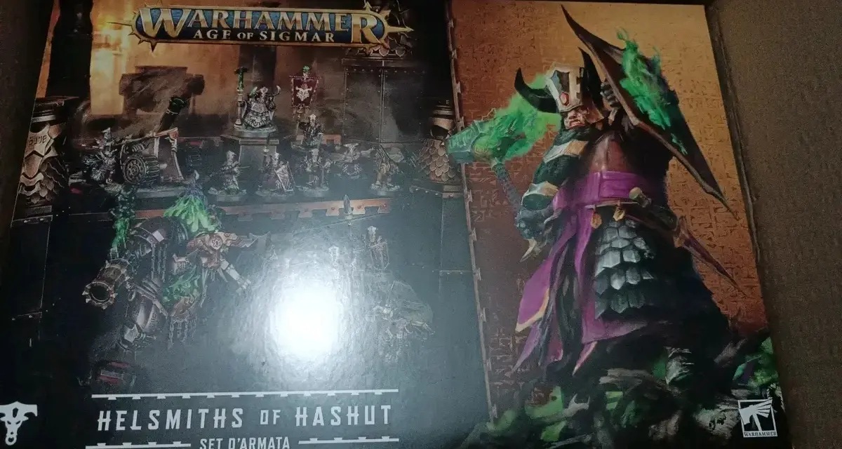 Scatola di Warhammer Age of Sigmar con i nani del caos, Helsmiths of Hashut, pronti a scatenare la loro furia.