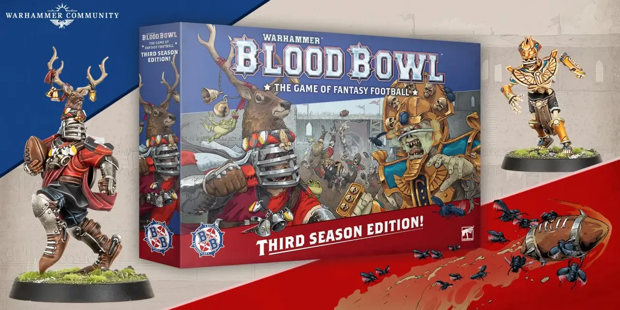 Il blood bowl gioco da tavolo in edizione Third Season. Un giocatore cervo con palla da football e uno scheletro guerriero dorato.