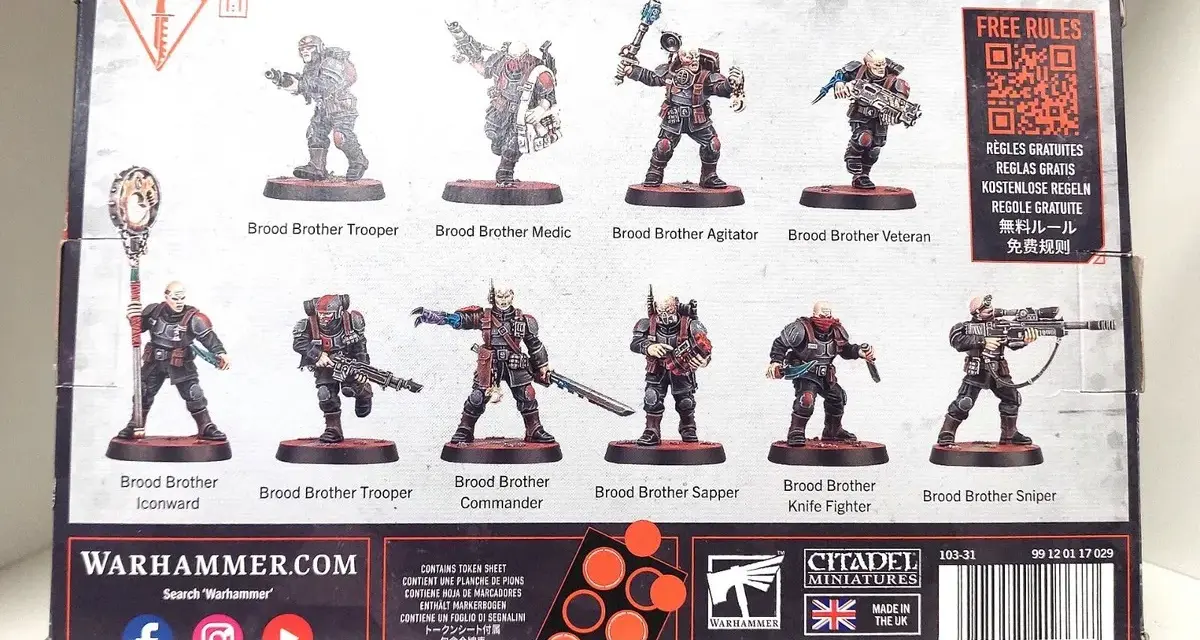 Miniature di un genestealer cult, con guerrieri pronti alla battaglia.