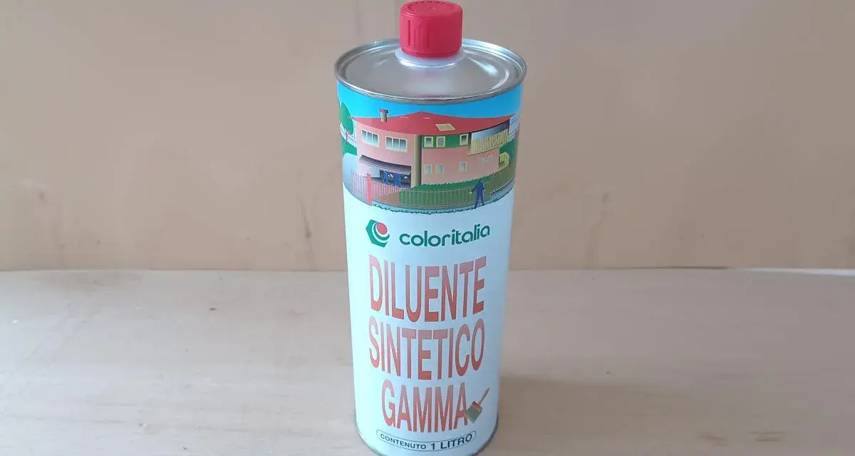 Lattina di diluente sintetico Coloritalia. La differenza con il diluente nitro è nella composizione chimica, questo è per vernici sintetiche.