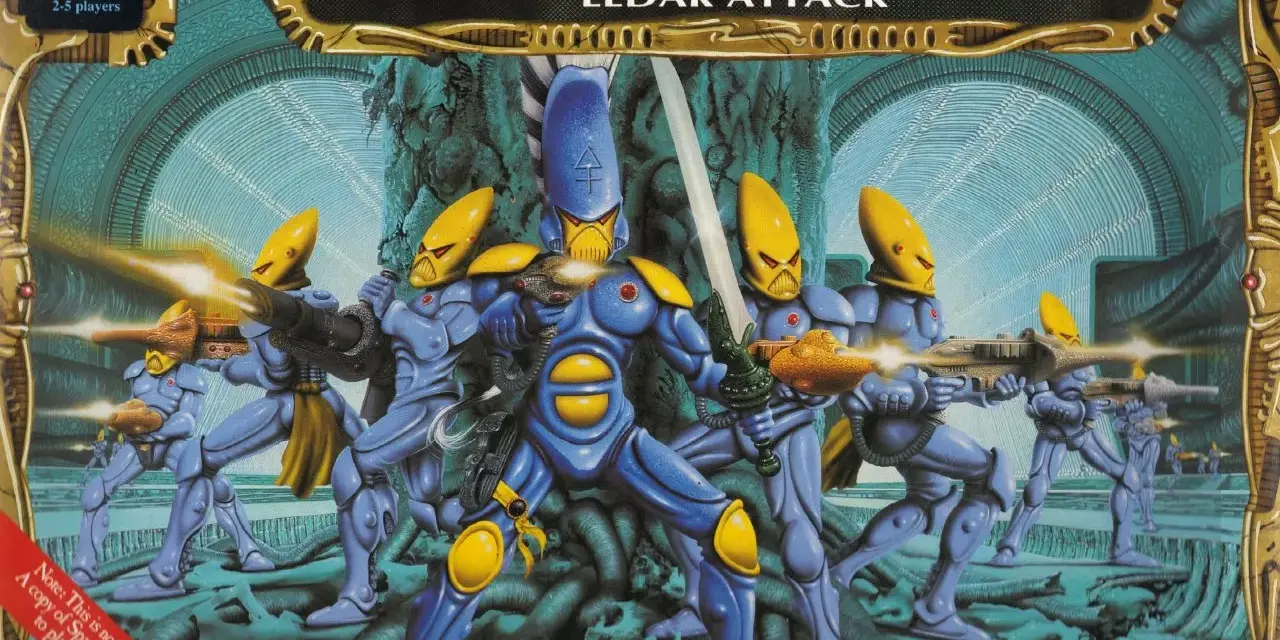 Guerrieri Eldar in armatura blu e gialla, pronti per la loro space crusade, sparano con armi laser.
