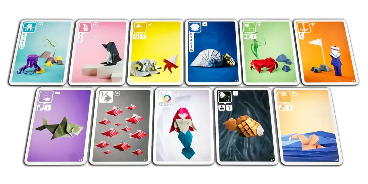 Carte da gioco con animali marini in origami: polpo, pinguino, medusa, granchio, marinaio, squalo, pesci, sirena, tartaruga, nuotatore. Un mondo di sea salt and paper.