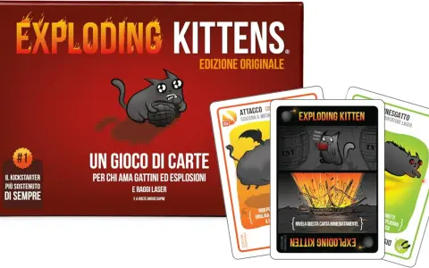 Scatola e carte del gioco Exploding Kittens, con gatti, TNT e esplosioni. Le regole del gioco sono illustrate in modo divertente.