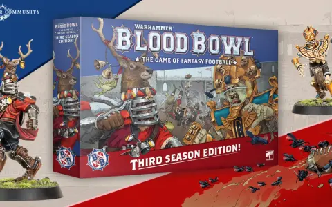 Il blood bowl gioco da tavolo in edizione Third Season. Un giocatore cervo con palla da football e uno scheletro guerriero dorato.