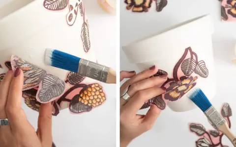 Applicazione di decorazioni floreali su un vaso bianco, usando un pennello per stendere un prodotto simile a mod podge.