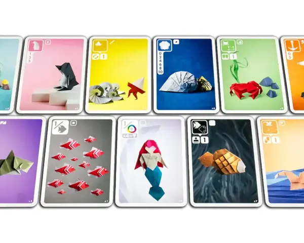 Carte da gioco con animali marini in origami: polpo, pinguino, medusa, granchio, marinaio, squalo, pesci, sirena, tartaruga, nuotatore. Un mondo di sea salt and paper.
