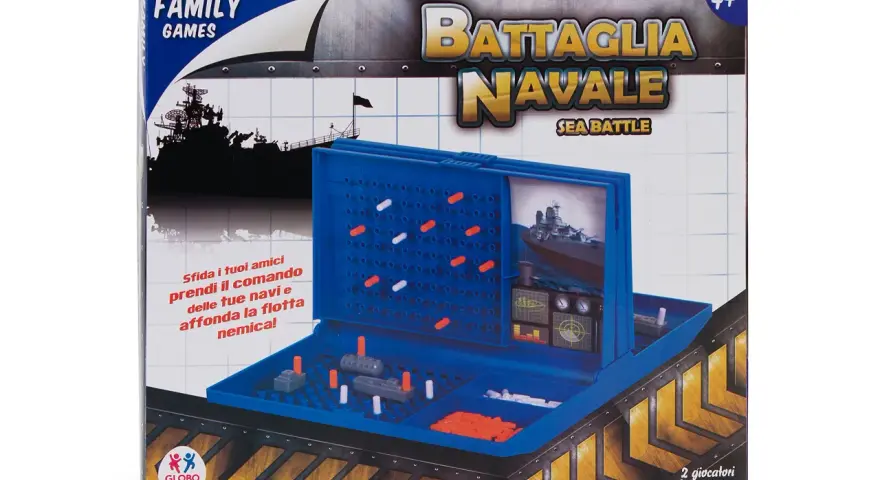 Scatola del gioco Battaglia Navale, un classico gioco di strategia per due giocatori. Inizia la tua silent war affondando le navi nemiche!