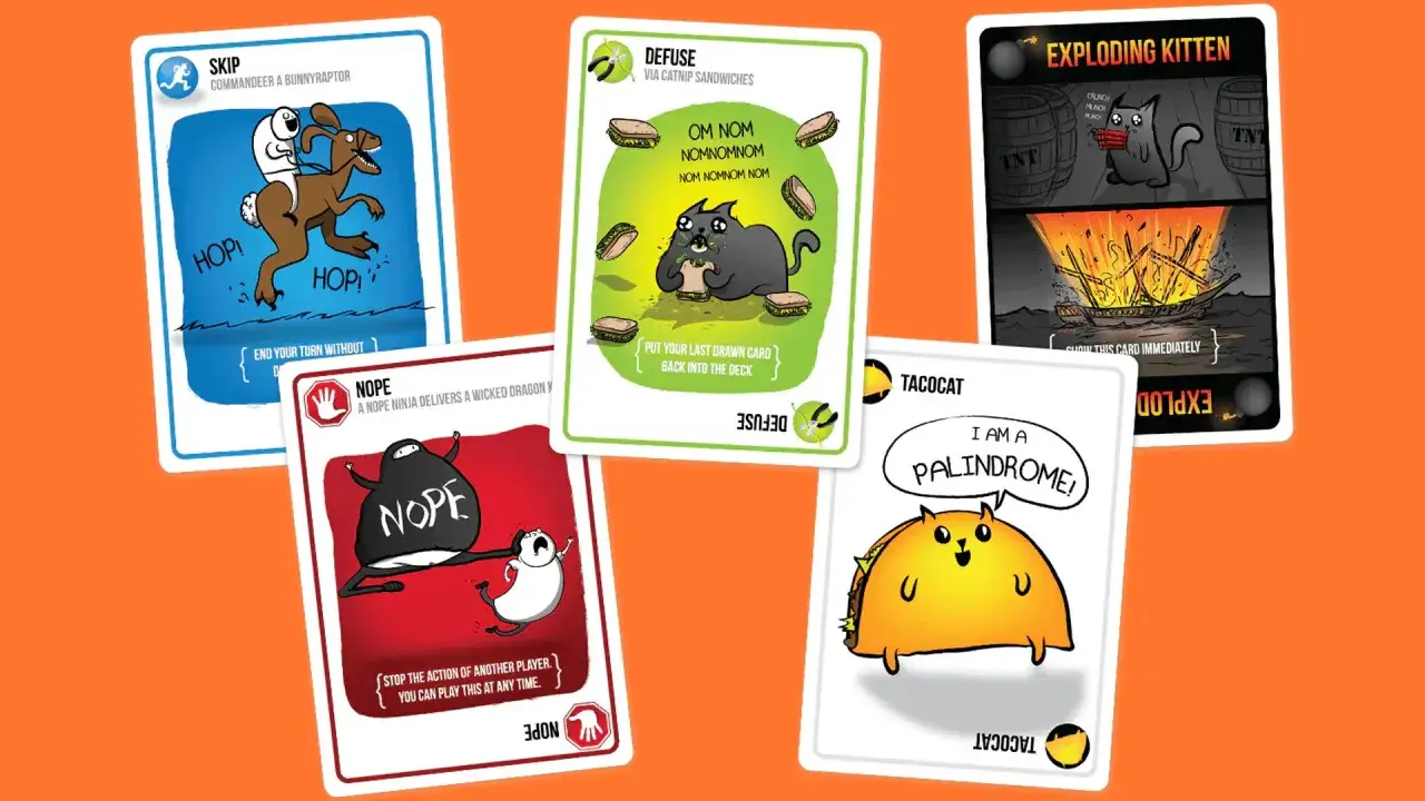 Carte di Exploding Kittens: Skip, Defuse, Nope, Tacocat e Exploding Kitten. Le regole del gioco sono illustrate con disegni divertenti.