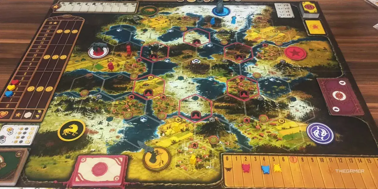 Tabellone di gioco con esagoni, segnalini e carte. Il scythe regolamento &egrave; visibile in alcuni dettagli.