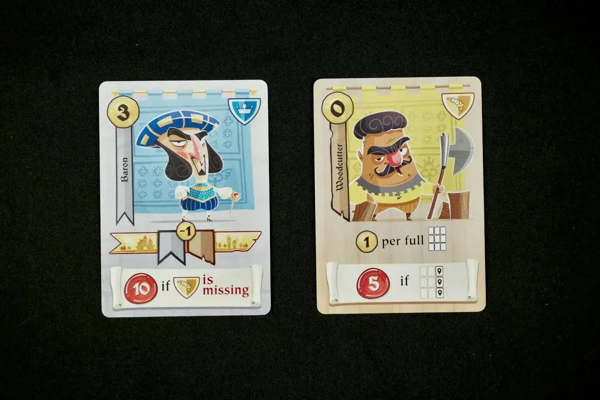 Carte da gioco: Barone (3 punti, -1 se manca) e Taglialegna (1 punto per ogni tessera completa, 5 punti se mancano). Un esempio di regicide regolamento.